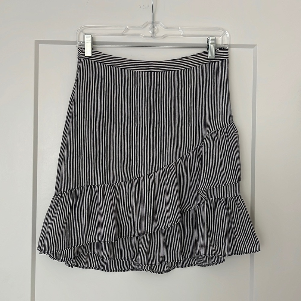 Stripped ruffled mini skirt